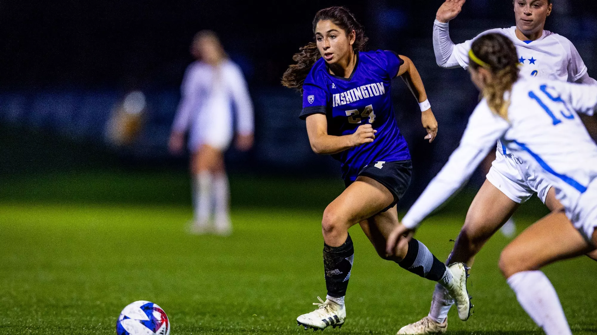 更为引人注 更为引人注